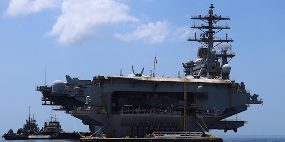 Gli Usa hanno schierato la portaerei Nimitz nei Caraibi