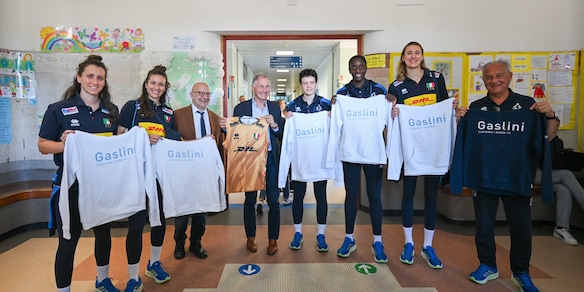 Le azzurre di Velasco fra i pazienti del Gaslini
