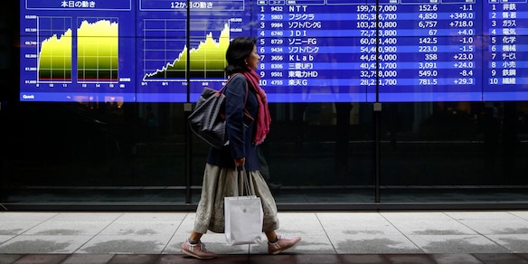 Borsa: l'Asia debole guarda agli sviluppi in Iran, risale il petrolio