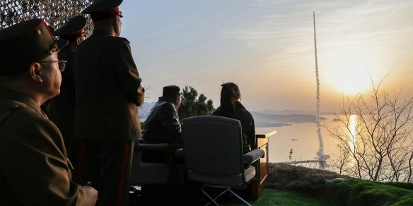 Pyongyang conferma il test missilistico, presente anche Kim