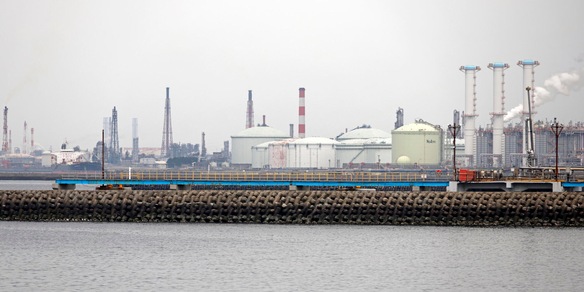 Petrolio ancora in calo, Brent a 97,91 dollari