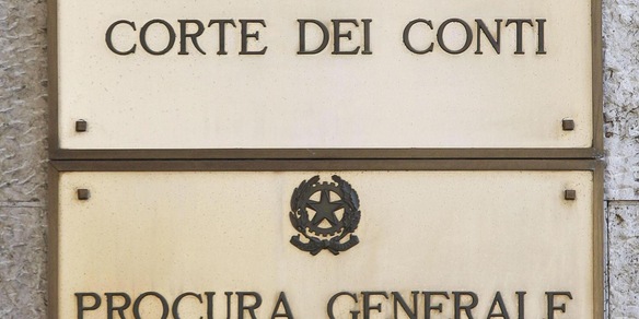 Corte dei conti, oggetti lusso e viaggi pagati con fondi per migranti