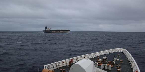 Macron, Francia e partner hanno intercettato una petroliera russa nell'Atlantico