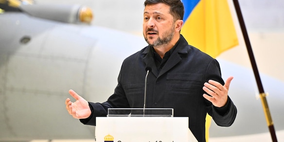 Zelensky, colpito terminal petrolio a San Pietroburgo e aziende militari