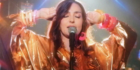 Ambra Angiolini torna a cantare, il nuovo brano conquista i fan