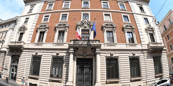 Salvini, 'Unicredit-Intesa 20 miliardi di utile, serve contributo'