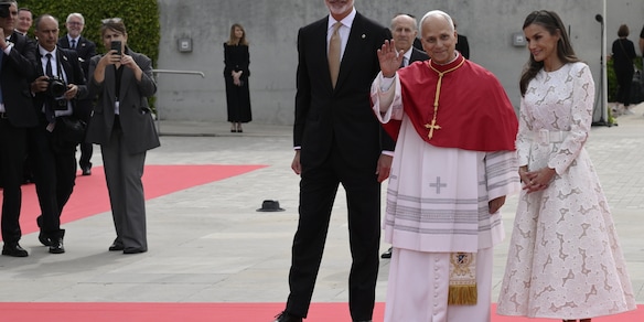 Il Papa, 'abusi del clero ferita ancora aperta'