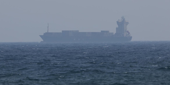 Usa, colpita e fermata una nave cisterna di Palau nel golfo dell'Oman