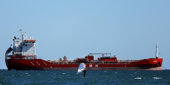 Wsj, l'accordo Iran-Usa consente a Teheran di vendere subito petrolio