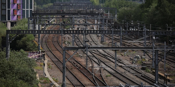Scontro tra due treni a nord di Londra, 'morto un macchinista'