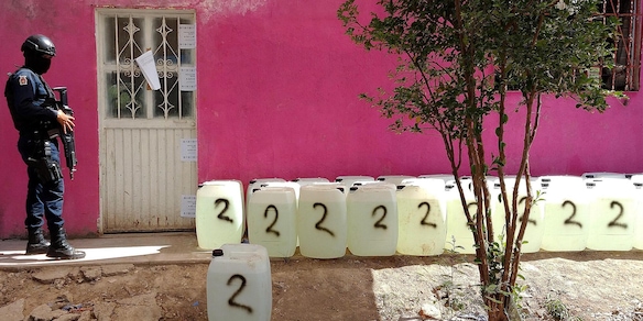 Messico, sequestrati 24.400 litri di metanfetamina nello Stato di Sinaloa
