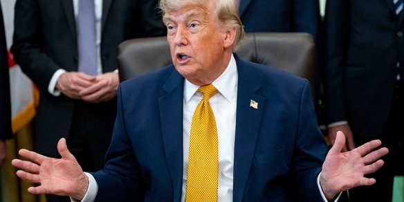 Trump in calo ancora nel sondaggi, solo il 30% degli americani lo approva