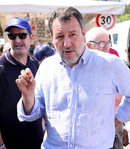 Salvini al lavoro per 'militarizzare' stazioni italiane