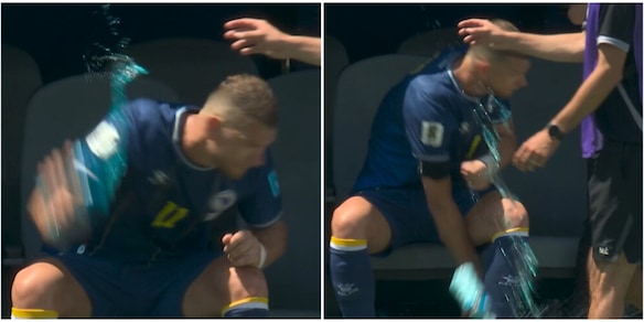 Dzeko non prende bene il cambio e scaraventa a terra una bottiglietta in panchina