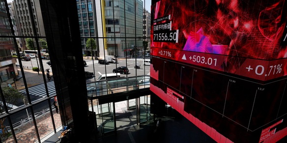 Borsa: Asia in rosso, nuova ondata di vendite sui chip, Tokyo -4,15%