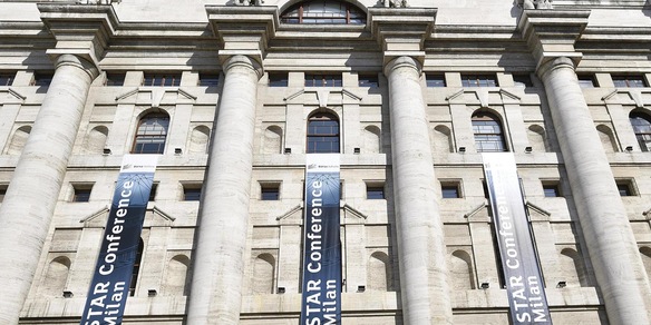 Borsa: Milano apre in calo, -0,52%