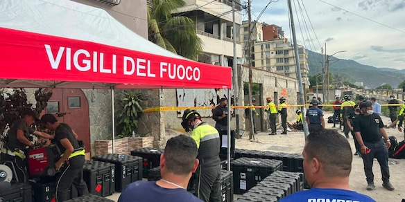 Vigili del fuoco italiani individuano tre persone in vita a La Guaira