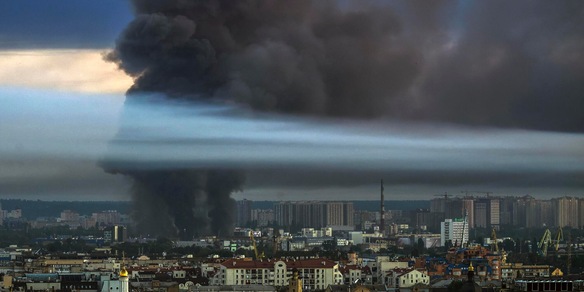 Sale ad almeno 20 a Kiev il bilancio delle vittime dei raid russi