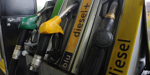 Salgono i prezzi di benzina e gasolio dopo lo stop al taglio delle accise