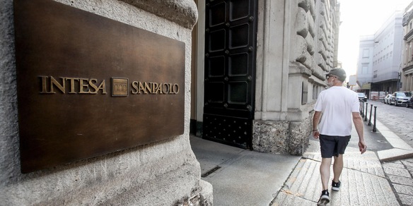 Il risiko si scalda, Intesa al lavoro sull'assemblea di settembre