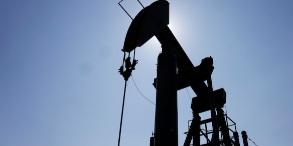 Sale il petrolio con i nuovi scontri nello Stretto di Hormuz, il Wti a 72,77 dollari