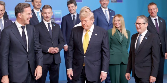 Media, Trump ha detto agli alleati che gli Usa resteranno nella Nato