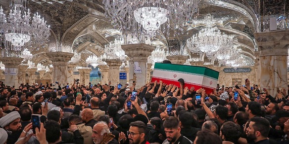 Media, la bara di Khamenei arrivata a Mashhad per la sepoltura