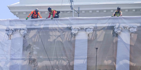 Al via i lavori anche sul lato nord della Casa Bianca, ripulite le colonne