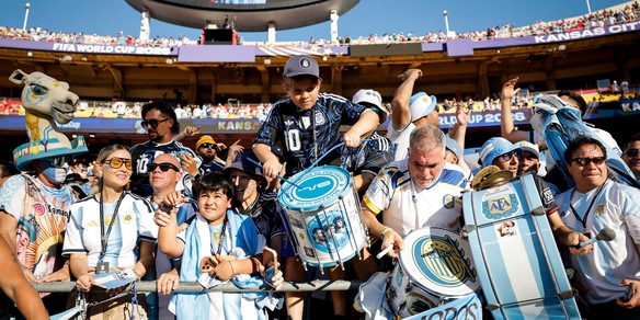 Mondiali: in Argentina virale il coro "chi non salta è inglese"