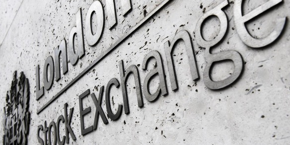 Borsa: Europa stabile, tra lusso che sale e tlc che scendono
