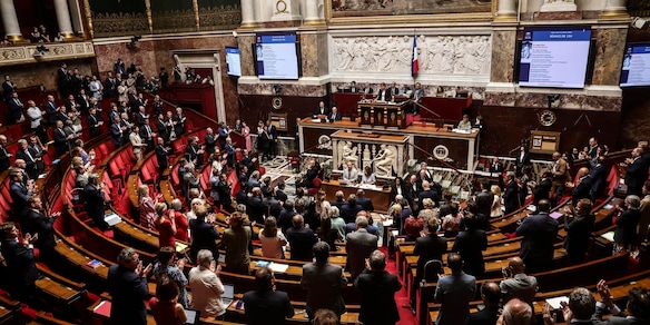 Dal Parlamento francese ok definitivo alla legge sull'aiuto a morire