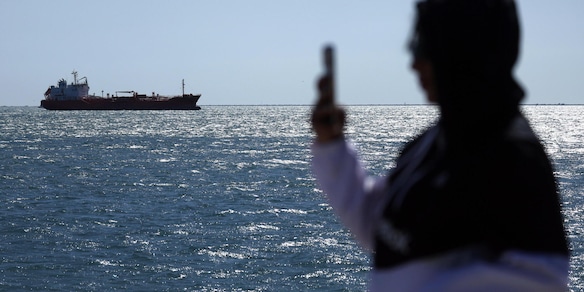 Usa, 'colpita una petroliera che tentava di forzare il blocco navale sull'Iran'