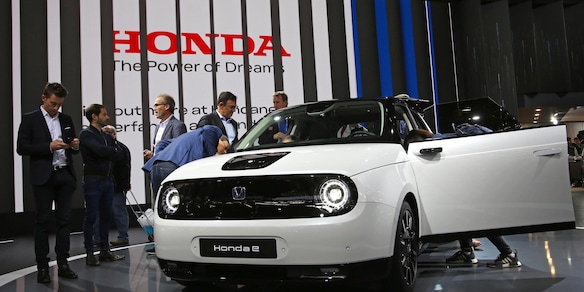 Giappone, vendite auto elettriche raddoppiate nel 2026