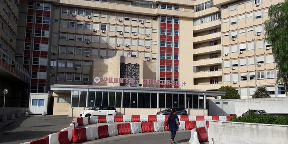 Un 17enne colpito alla testa con tirapugni in discoteca, è grave