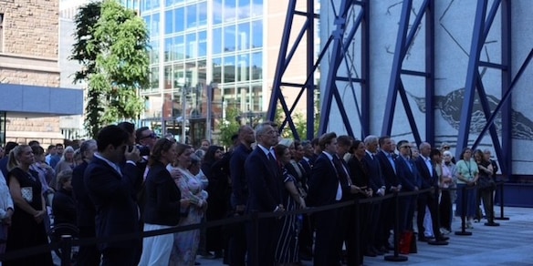 Oslo ricorda le 77 vittime del doppio attentato di 15 anni fa