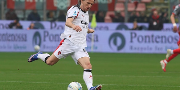 E' ufficiale, Modric resta al Milan fino al 2027