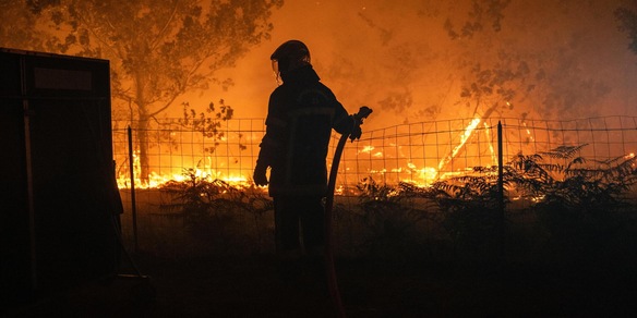 Incendio in Gironda, già 44.000 evacuati, incombe rischio venti forti