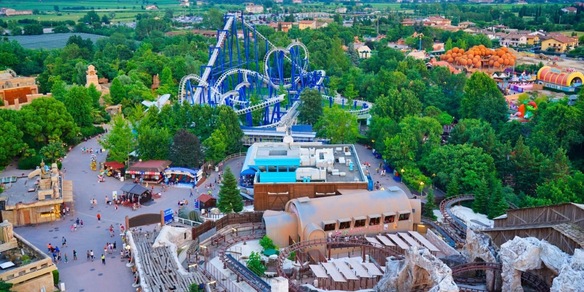 Incendio a Gardaland, fiamme in un'attrazione in legno