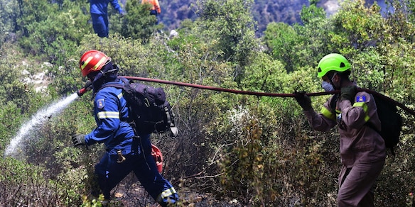 Grecia, evacuazioni precauzionali per un incendio sull'isola di Paros
