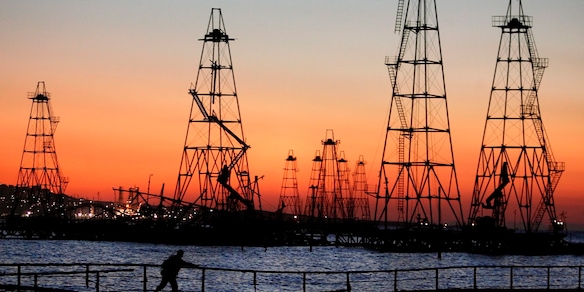 Il petrolio è in forte rialzo dopo gli attacchi iraniani, Wti a 82,07 dollari (+3,55%)