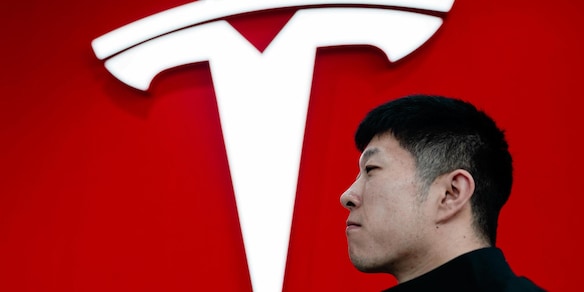 Wsj, Tesla valuta vendita attività cinesi per possibile fusione con SpaceX