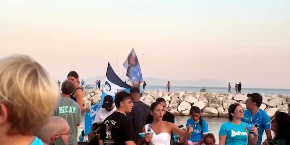 Napoli, i tifosi festeggiano il centenario