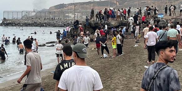 Salgono a 67 i migranti morti tentando di arrivare a nuoto a Ceuta