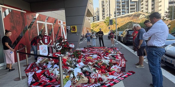 Salvini lascia sciarpa con il 6 di Baresi a Casa Milan, 'è stato un esempio'