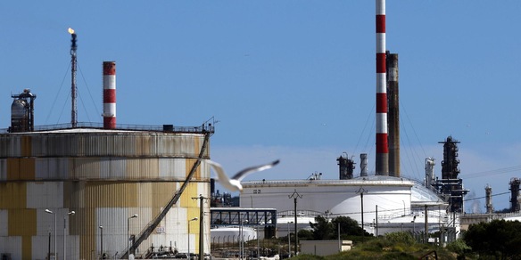 Il petrolio cede più del 3% dopo parole Bessent su possibile accordo Usa-Iran