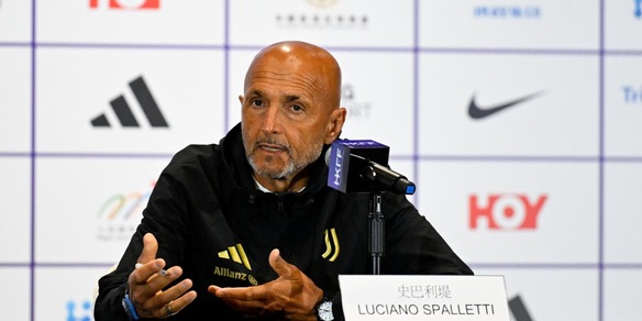 Spalletti: "Ci manca Vlahovic? Kolo Muani e Alajbegovic supereranno quei numeri". E su Bastoni...
