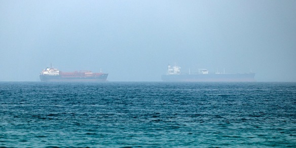 Missile colpisce nave emiratina nello Stretto di Hormuz, 'nessun ferito'