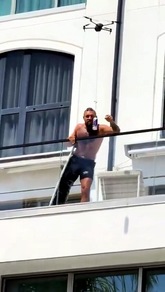 Conor McGregor infortunato: gli portano una bibita con un drone!