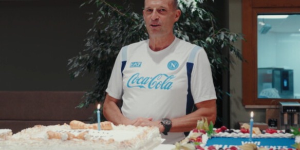 Allegri festeggia il compleanno in ritiro e lancia un messaggio alla squadra: "Ora ci divertiamo"