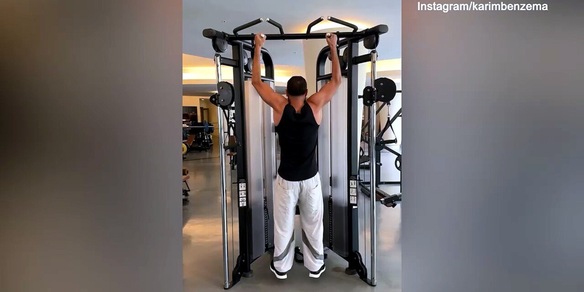 Benzema, allenamento a ritmo di musica